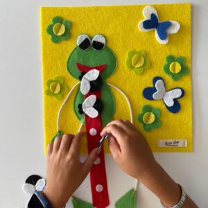 Kurbağa Figürlü Besleme Oyunu – Cırt Cırtlı Sinek Yakalama Keçe Oyuncağı